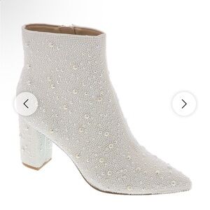 NEW Womens Betsey Johnson Cady Pearl Ankle Booties - US 5.5